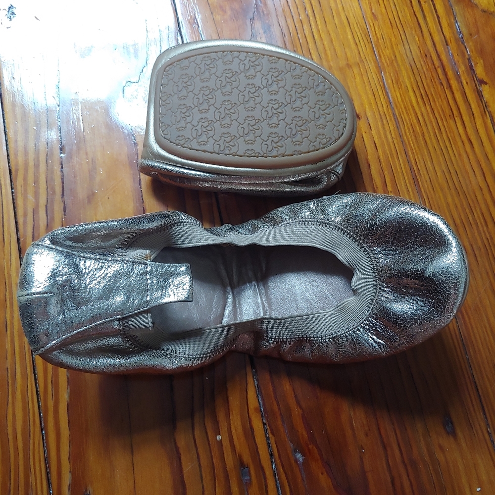 Gold Yosi Sarma foldable flats!✨